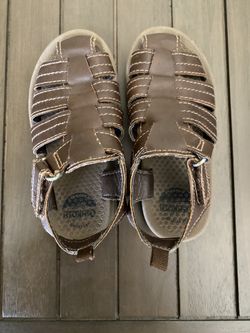 Boy Osk Kosh Size 9