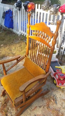 Oak antique rocking chair $39