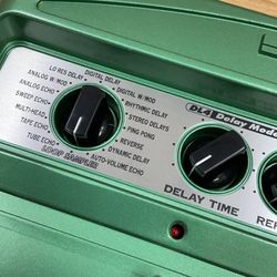 LINE 6  DL4 DELAY MODELER PROGRAMMABLE DELAY & 14 SECOND LOOP SAMPLER.