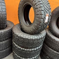 35x12.50R17 Nitto Ridge Grappler Full Tire Set