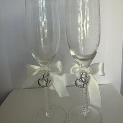 Pair of Sweetheart Heart Toasting Champagne Glasses for Wedding Bride and Groom