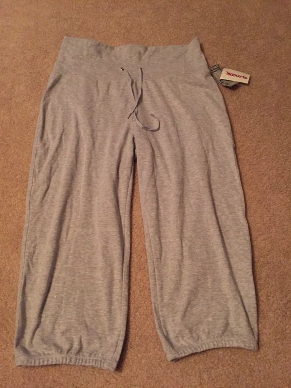 NWT women's gray Capri casual pants sz L