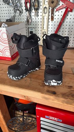 Youth Burton Snowboard Boots - 11C