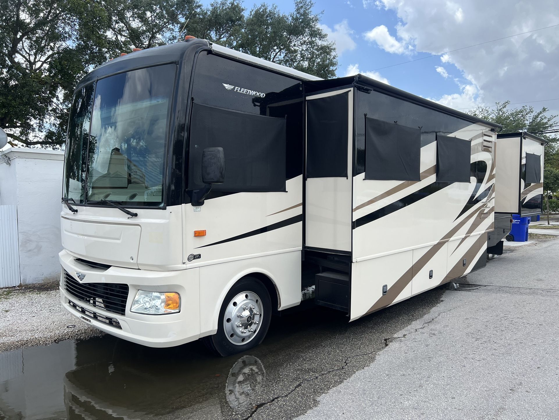 2008 Fleetwood Bounder 38