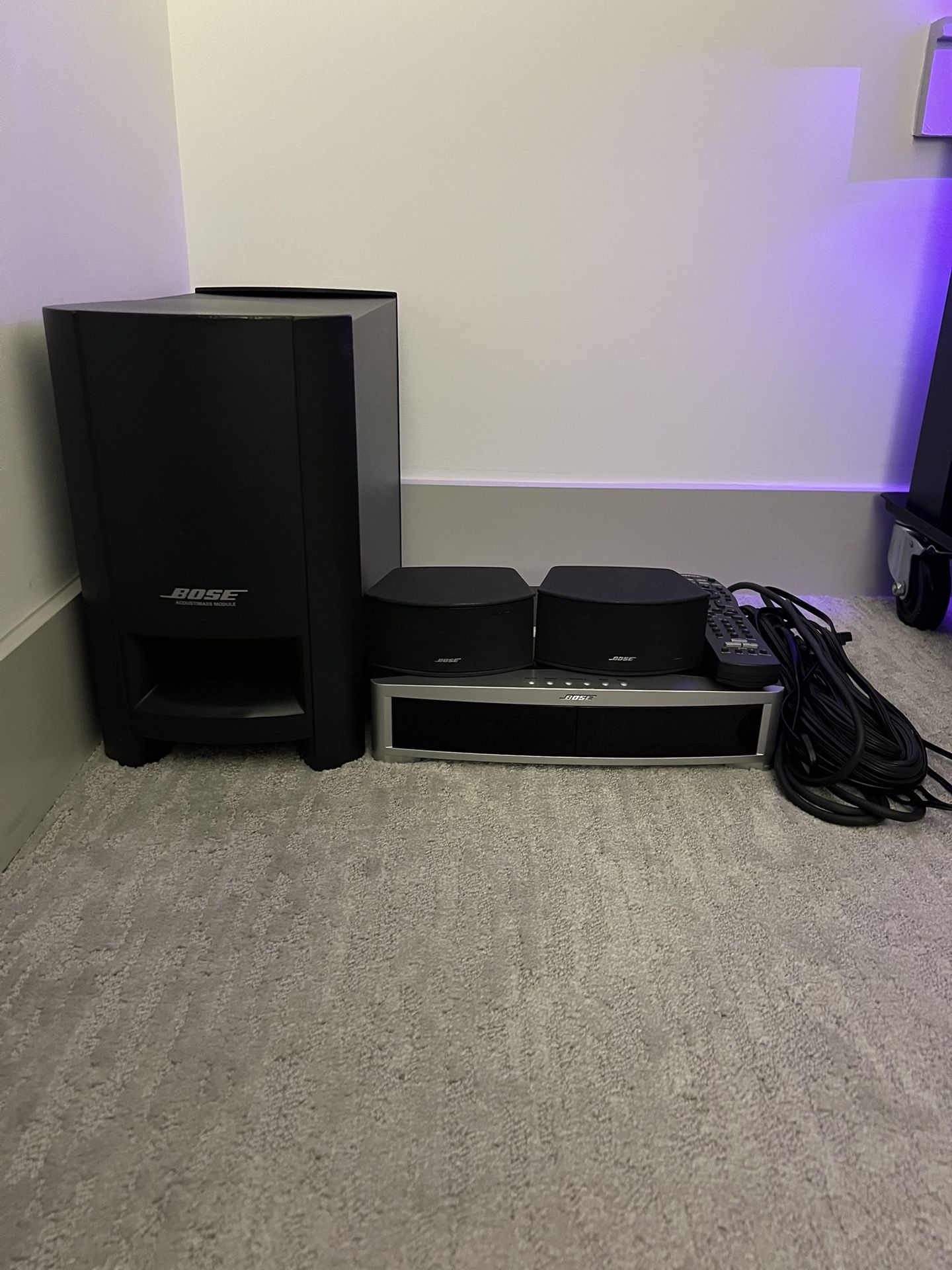Bose AV3-2-1 Media Center Speaker System With Remote