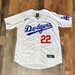 NEW LA Los Angeles Dodgers Jerseys White stitched   ✅Size: medium & large ✅ ✅All original & stitched✅ Number 22 Kershaw         Tags : supreme , bape 
