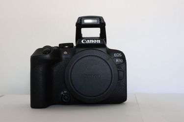 Canon EOS R10 Camera Body Only - excellent condition - USA Model