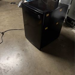 Kenmore Mini Fridge – Works Great – Clean – $100