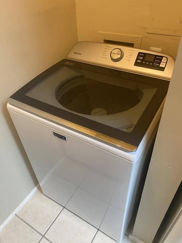 Maytag Commercial Technology Top Loader Washing Machine GREAT CONDITION . $400 OBO Need It Gone ASAP!