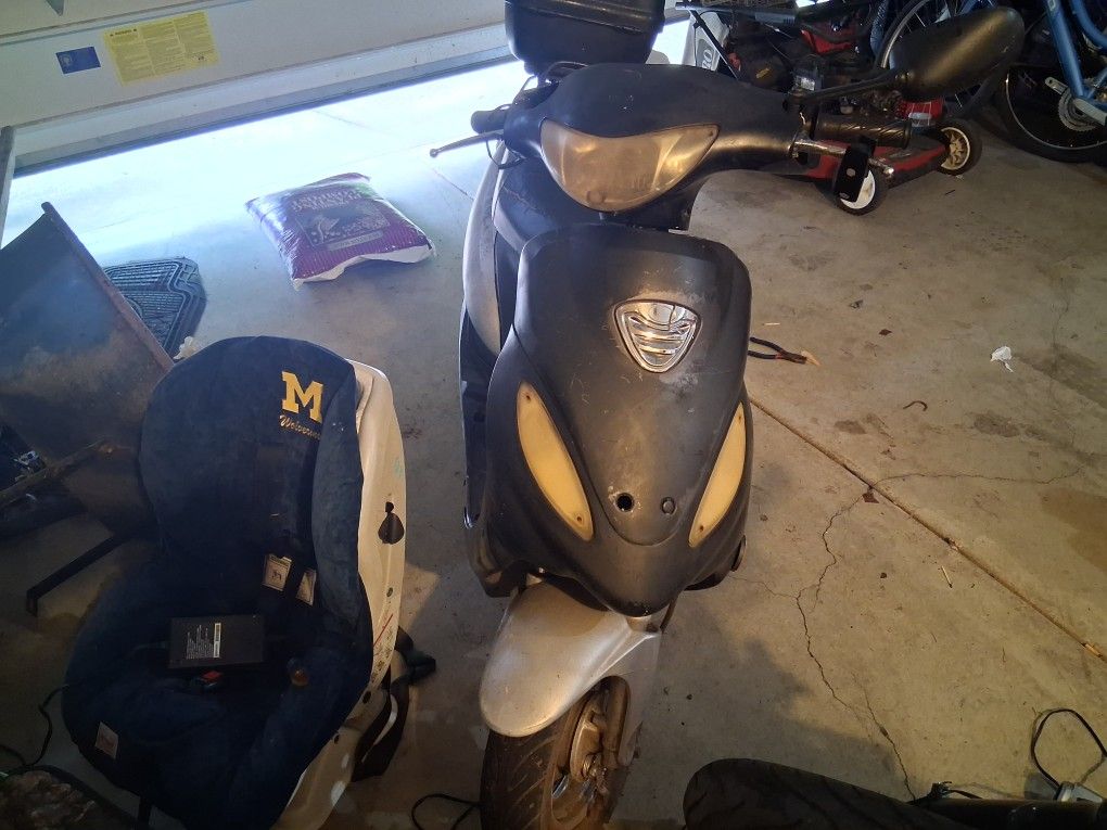 50cc Scooter Runs Rides