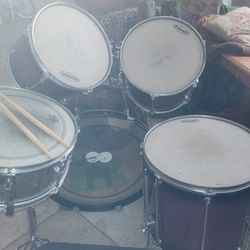 MAPEX DRUMS SET