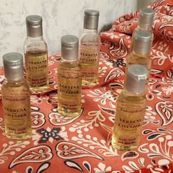 Crabtree and Evelyn Verbena Travel Set  body wash gel 7 Bottles  5.6 oz total

Brand Crabtree & Evelyn
Scent VERBENA and  LAVENDER
Valume 24 mL e .8 F