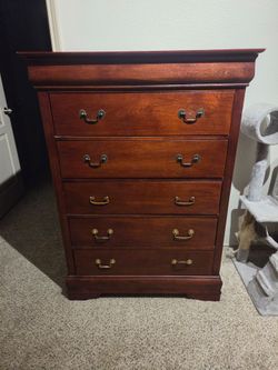 Cherry Wood 5-Drawer Chest Dresser