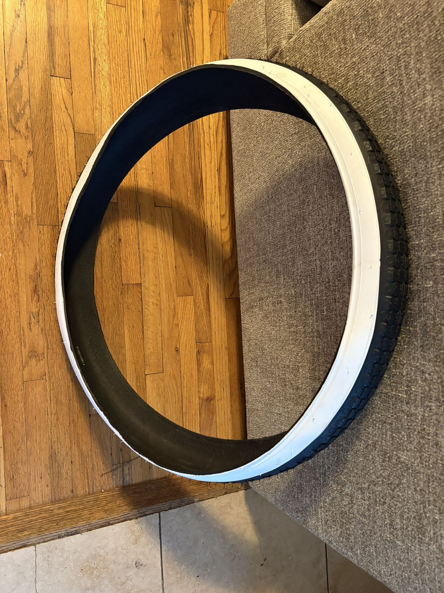 White wall bike tire: Innova Blackburn Nylon tire (57-559) 26 x 2.125
