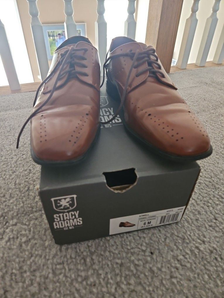 Boys Dress Shoes- Excellent Condition- 6M