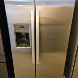 Ge S/s Refrigerator Stainless Steel. 25.cubic. Offerings Financing True Snap. Also Warranty In All Our Selection. Store Return. 