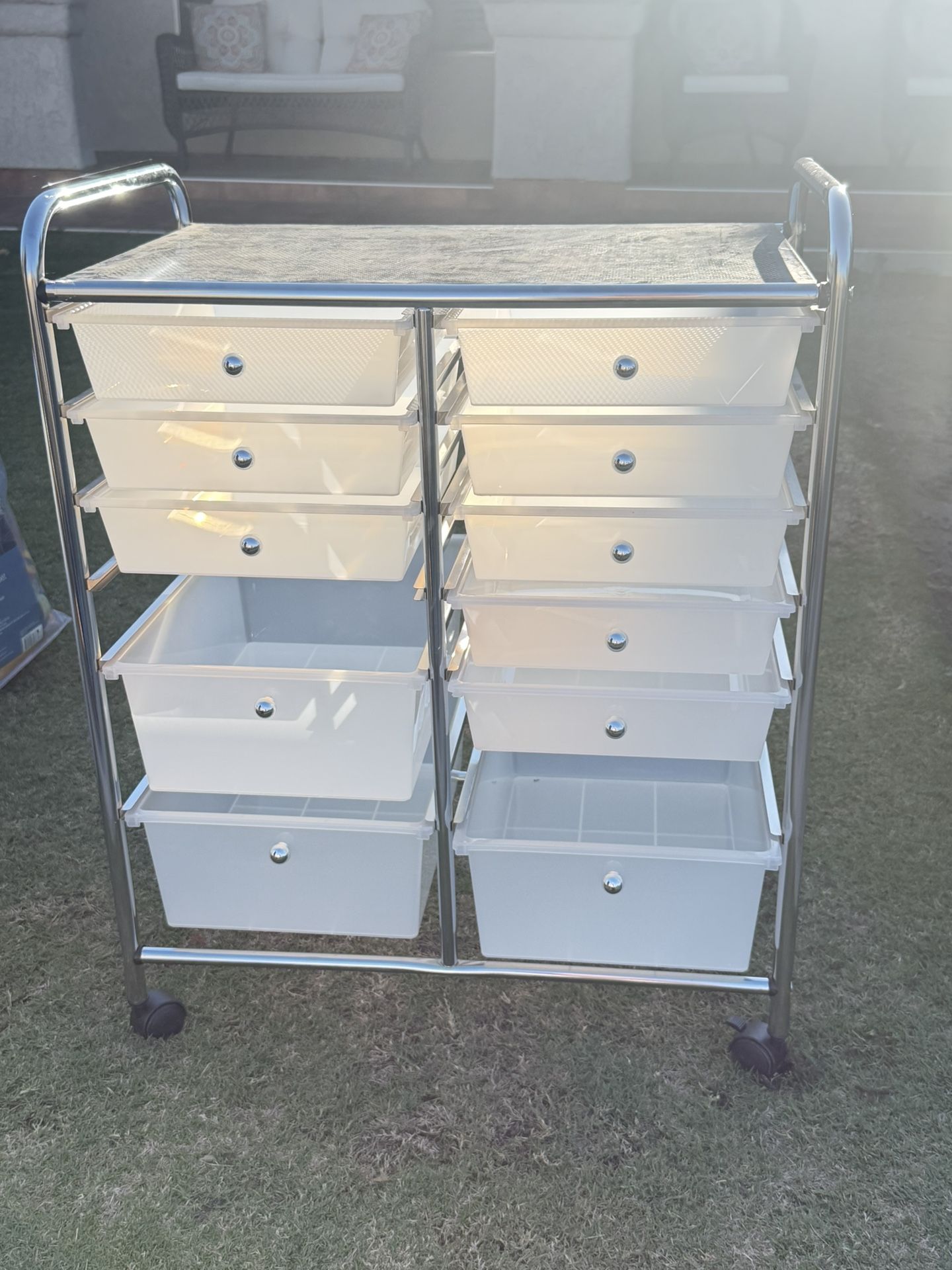 Free Blankets & Storage Cart