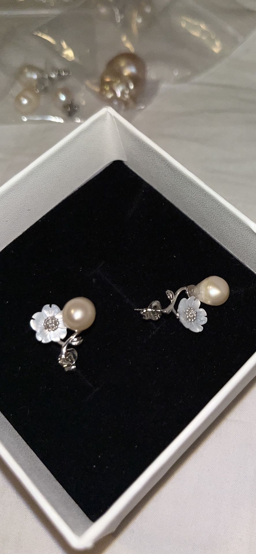 Genuine Pearl Earing And Pendant Jewelery.