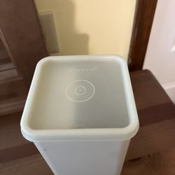 Vintage Tupperware Cheese/cracker Holder