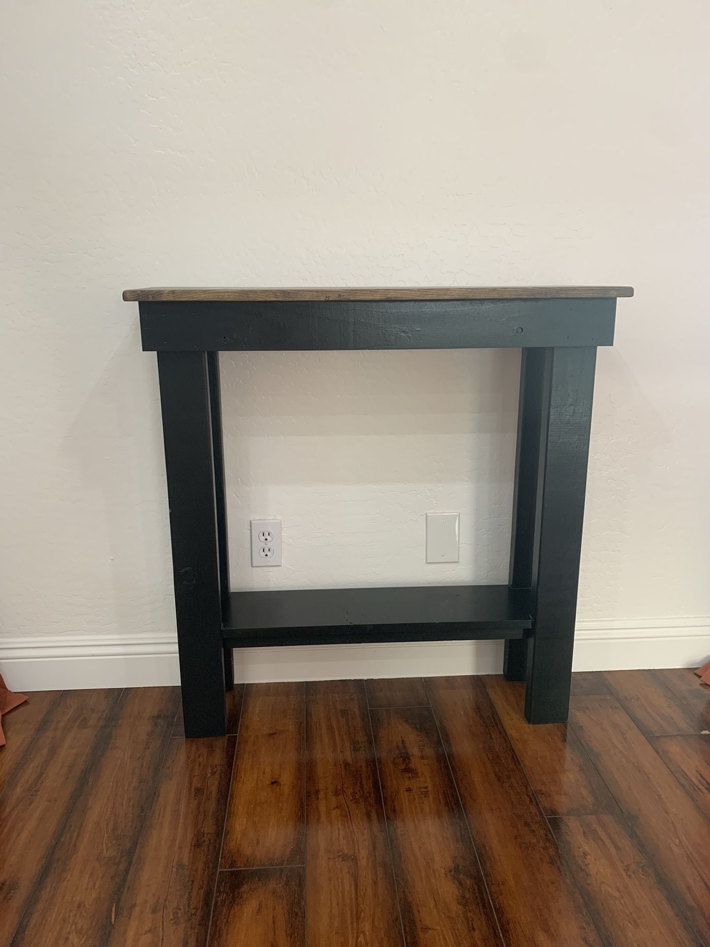 Entry way table