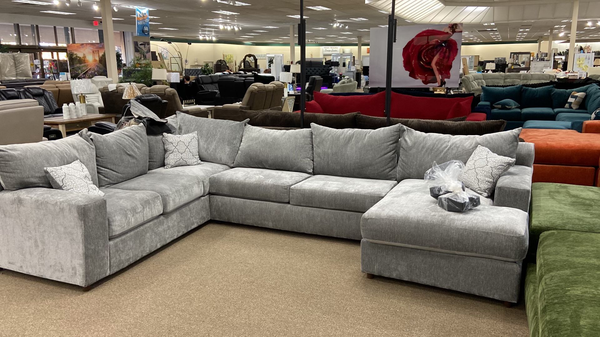 SECTIONALS/DINING TABLES 699.99