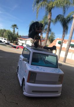 car w 3 dolls!!!