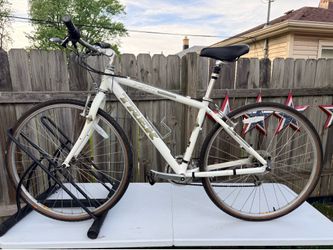 Trek 7500 Multitrack Hybrid Bike.