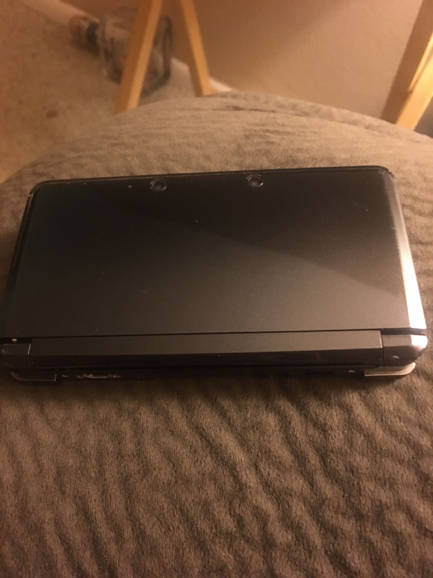 Nintendo 3DS triggers scratched