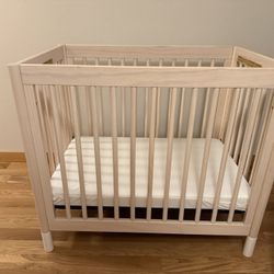 Babyletto Mini Crib - Great Deal $60