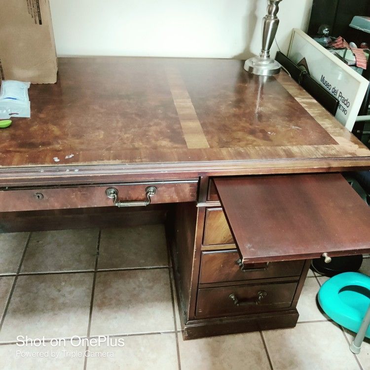 Executive Desk 