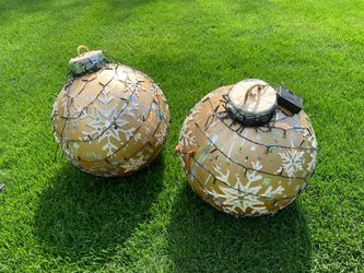 Holiday decor, indoor/outdoor balls x 6, polyresin, with solar lights.