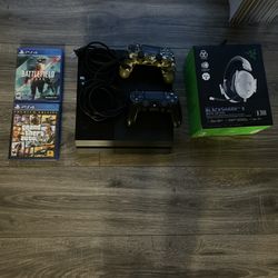 PlayStation 4 With Headset ,games, And Controllers