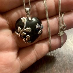 Beautiful Italian Sterling Silver Rose Design On Black Ónix Heart With 15” Box Chain