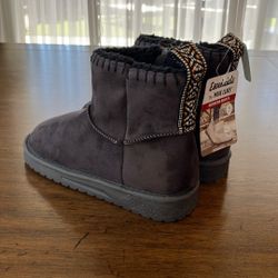 Women’s Essentials Muk Luks Fur Boots - New With Box - Size 6
