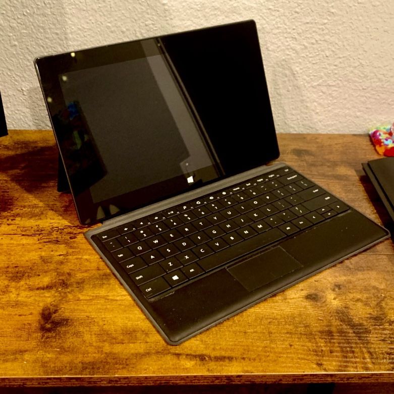 Microsoft Surface Pro 1 (Black) — Windows 8 Pro
