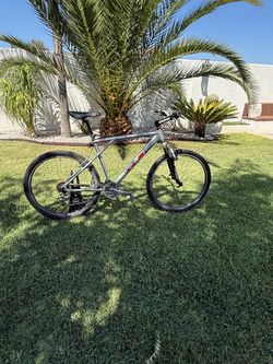 Giant Avalanche Front Shocks Mountain Bike