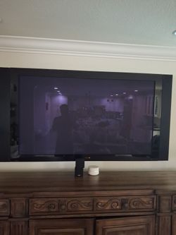 60 inch plasma TV with bracket