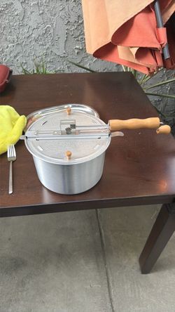 Popcorn maker