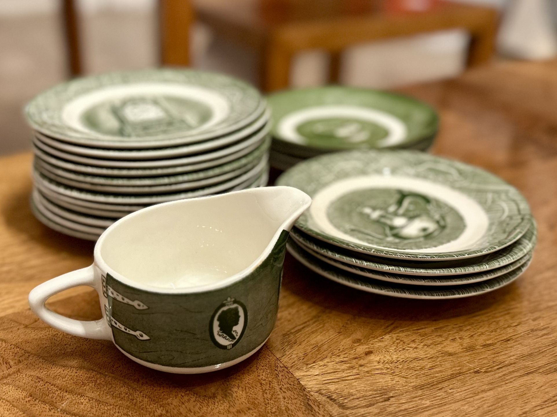 🍃 Vintage Royal China “Old Curiosity Shop” Plate Set + Creamer – $45