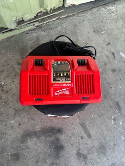 M18 18-Volt Lithium-Ion Dual Bay Rapid Battery Charger