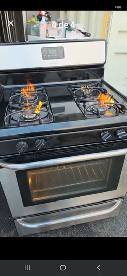 Stove in good conditon works