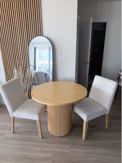Dining Set: Oak 35'' Round Pedestal Table and Chairs