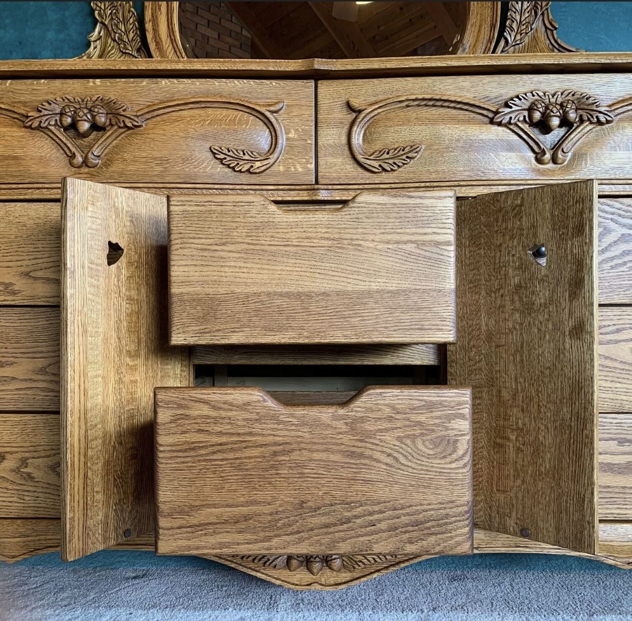 Beautiful Oakwood Interiors Dresser for Sale in Sacramento, CA OfferUp