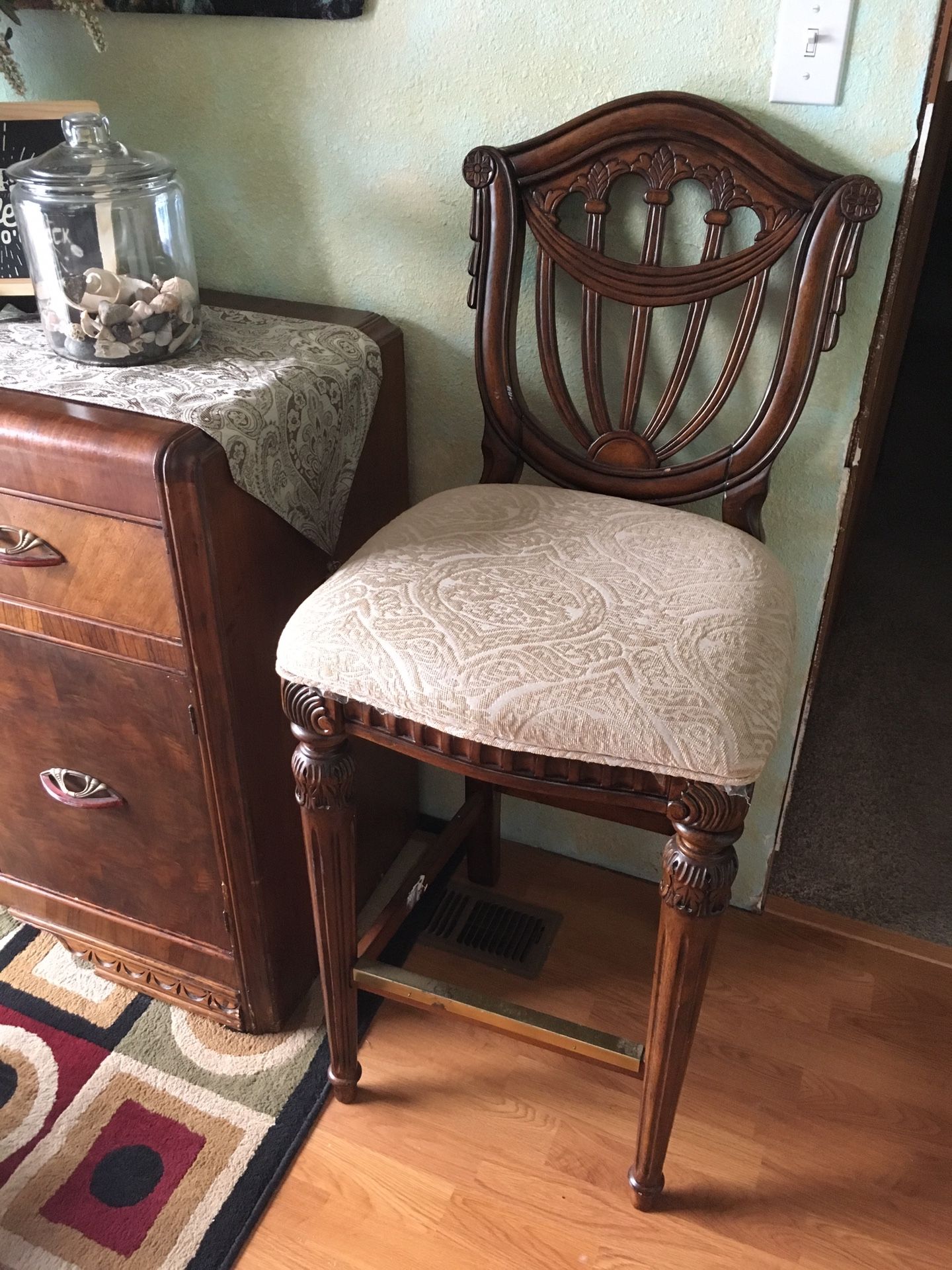 Bar stool