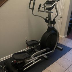 Spirit Fitness XE395 Elliptical trainer 