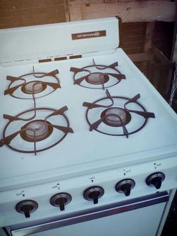 24/20 GAS. STOVE. ON SALE