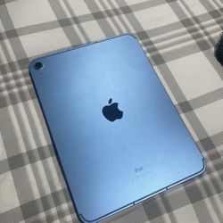 Apple iPad 10 Generation, Blue , 10.9 ( POLICY I TAKE CASHAPP ONLY FOR PAYMENT ) I SHIP MYSELF THRU FEDEX ) IPad Comes With Charger ) 