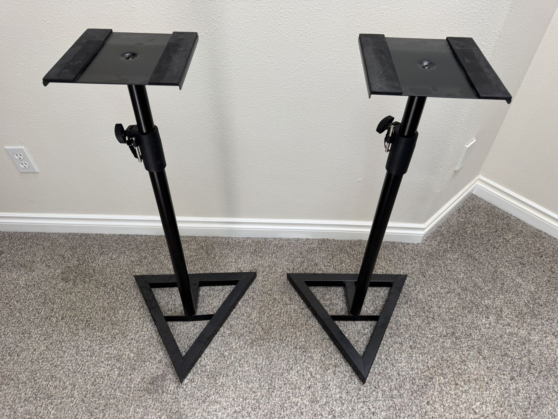 Speaker stands adjustable height