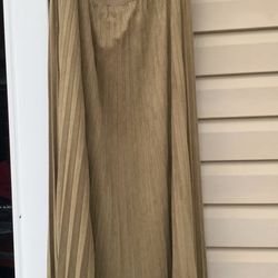 DKNY softly pleated faux suede Green / Khaki Skirt. Size Large. NWOT. Retail $99