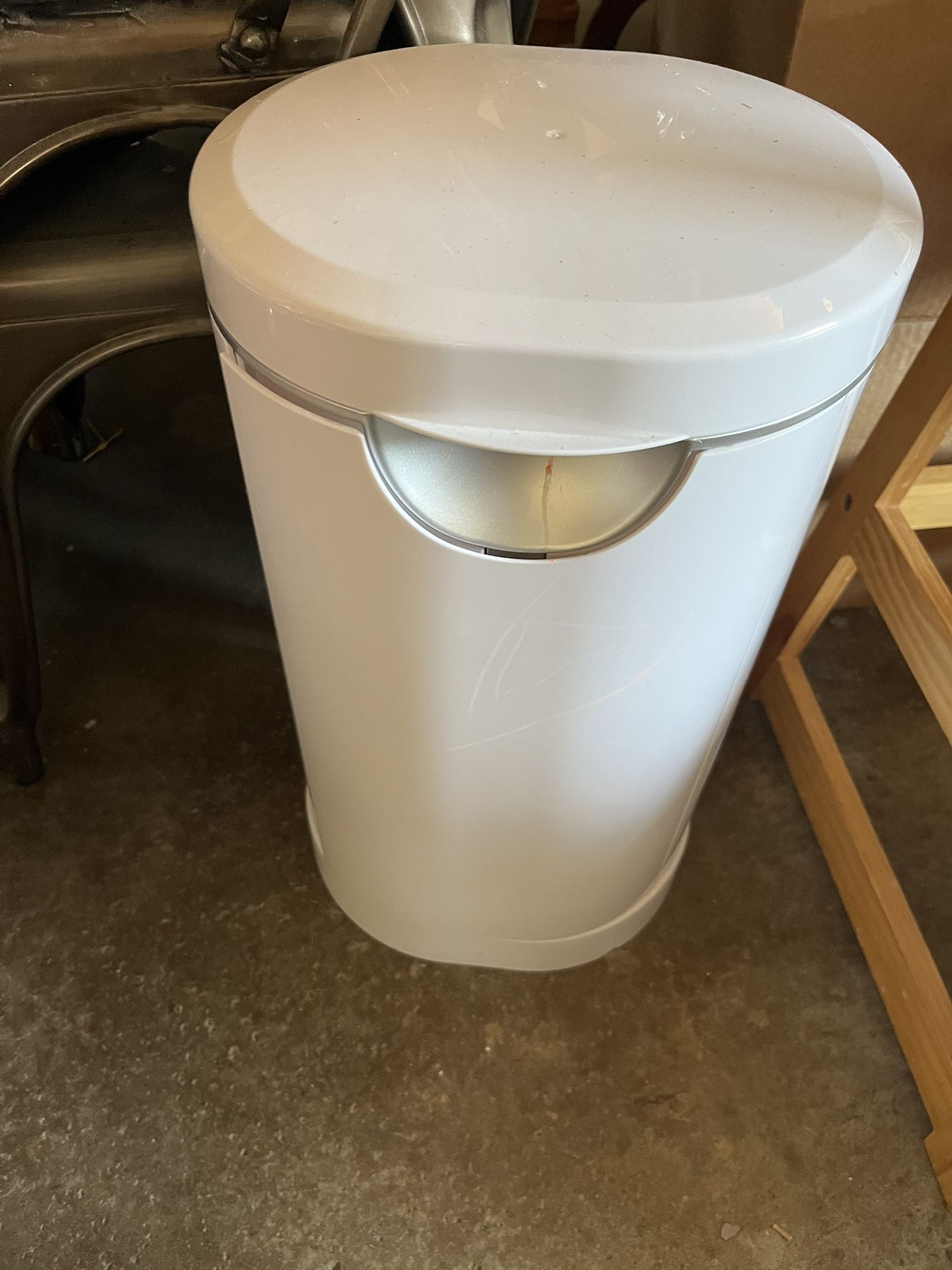 Munchkin Diaper Pail With 15 Refills 